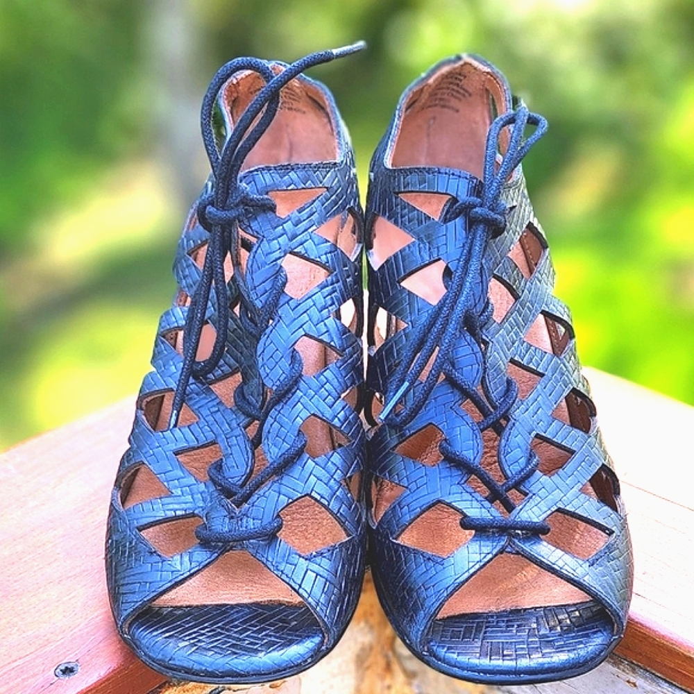 GENTLE SOULS Laced Gladiator sandals, Size 8